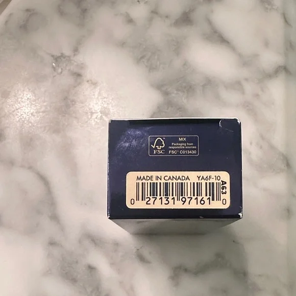 Estee Lauder Double Wear Foundation - Picture 6 of 8